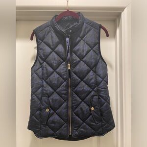 Women’s Kensie Jeans navy and black vest with gold zipper. In good condition.